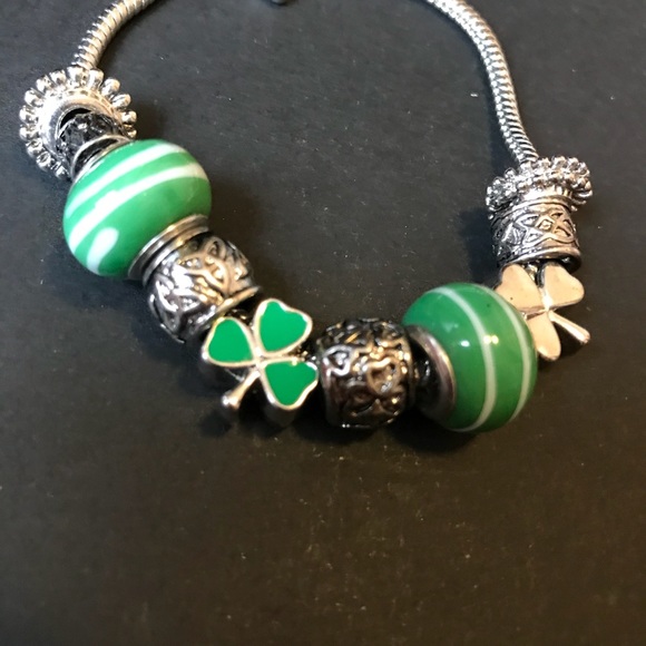 lucky Irish charm Bracelet ☘️ - super Cute - Picture 2 of 3